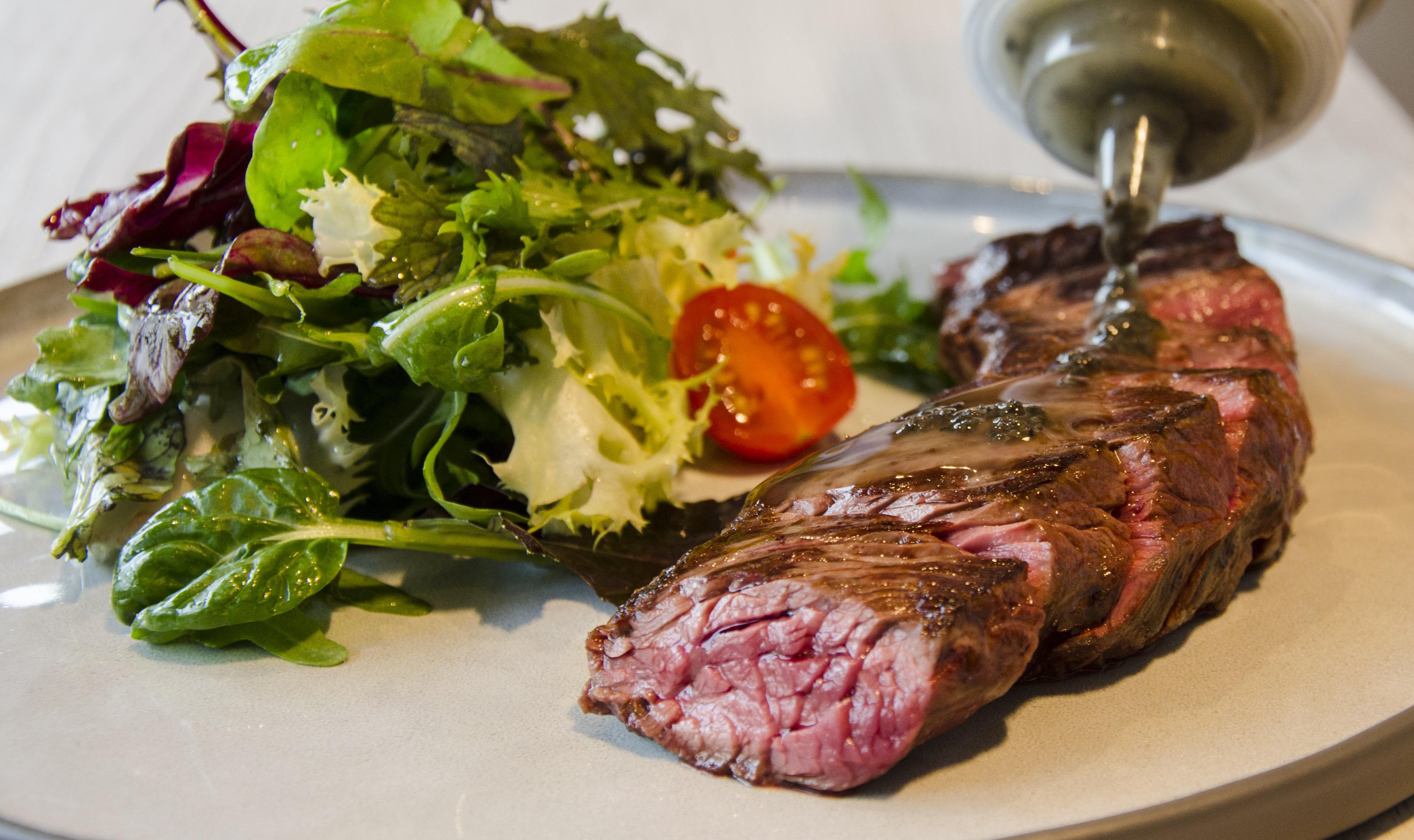 Grand Plaza Hotel & Wellness Андорра-ла-Велья Екстер'єр фото A steak prepared with the dry-aging technique