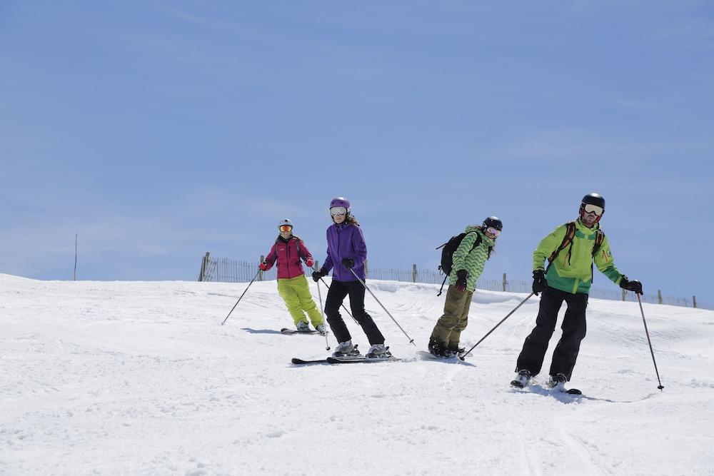 Grand Plaza Hotel & Wellness Андорра-ла-Велья Екстер'єр фото Cross-country skiers at the 2010 Olympics